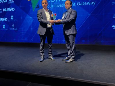 Africa Invest’te Büyükelçi’den Nihat KILIÇ’a Plaket